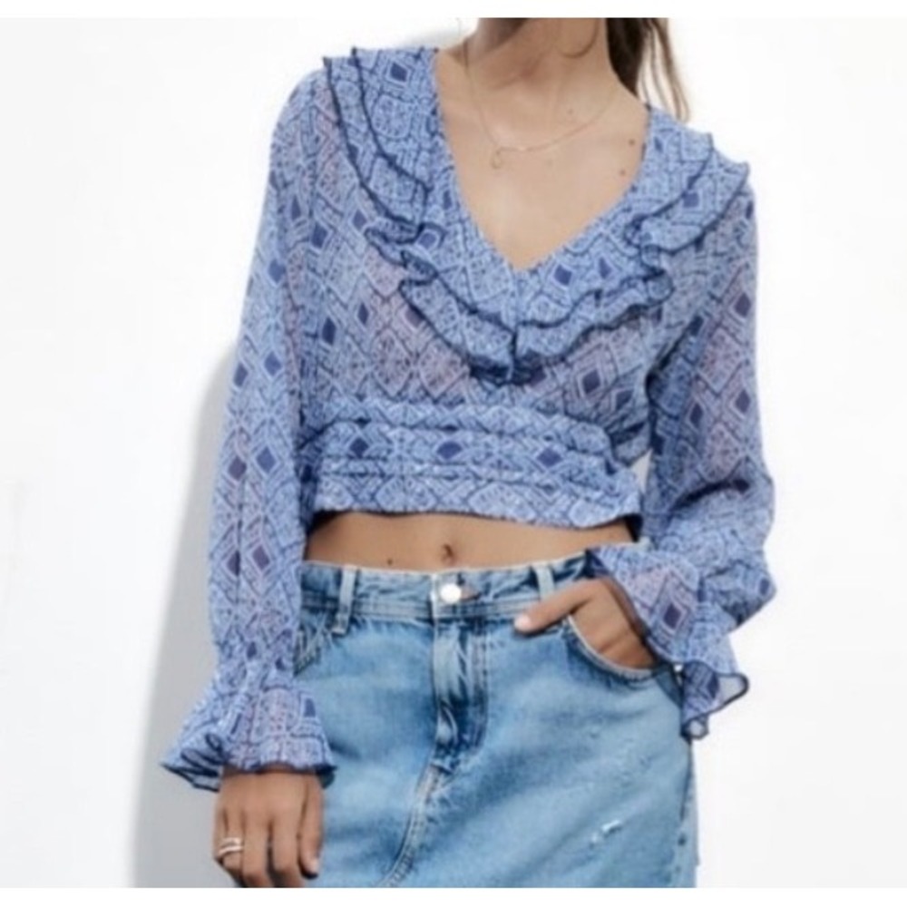 Zara Blue‎ Geometric Print Ruffle V-Neck Cropped Blouse Smocked Bell Cuffs Small